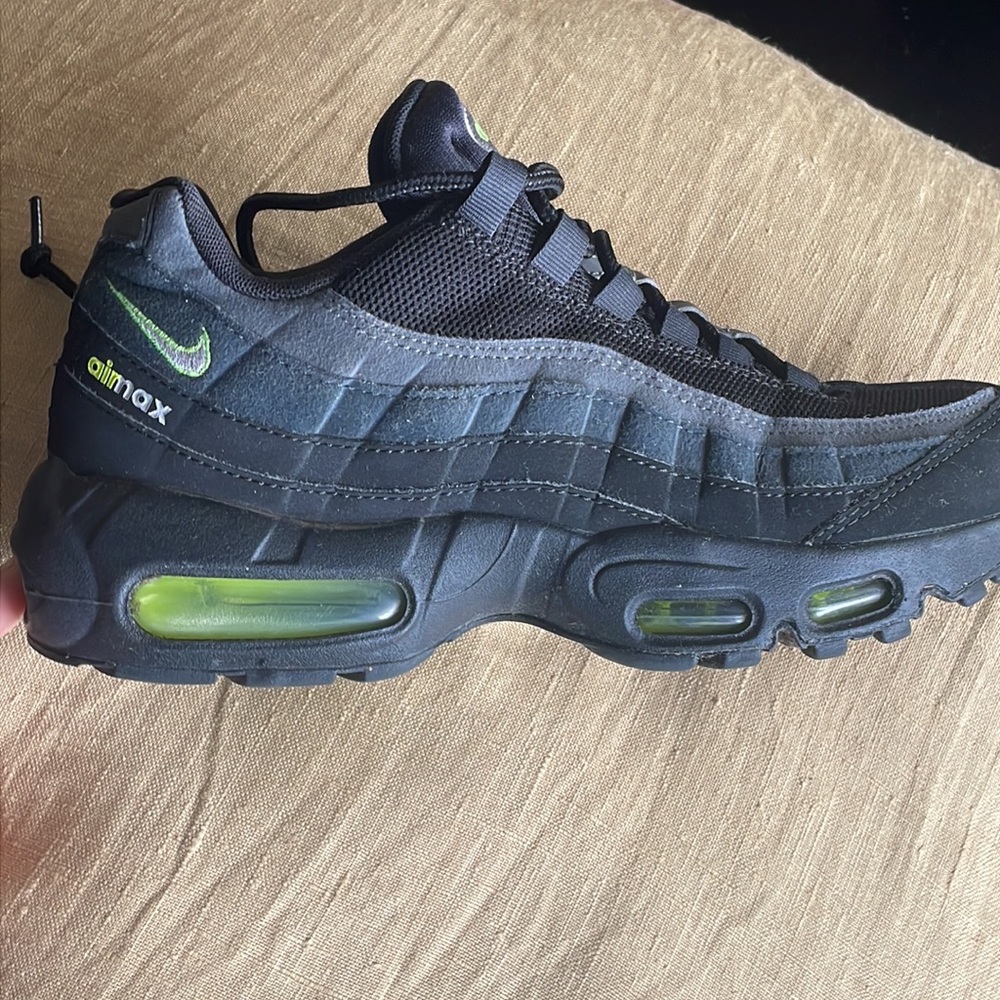 Boys Nike Air Max size 6.5